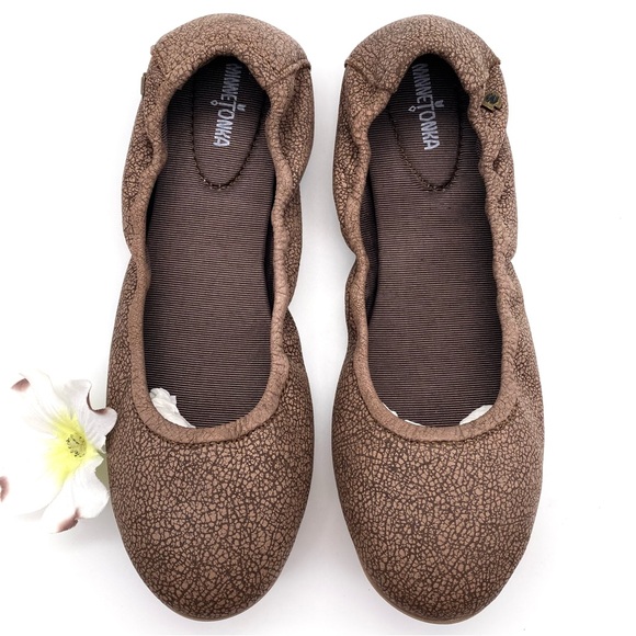 NWOB Minnetonka Anna Ballerina Flat in Distressed Leather, 6 - Picture 2 of 15